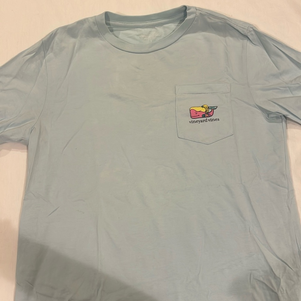 This is a turquoise colour vineyard vines girls shirt in a size M.